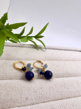 Load image into Gallery viewer, Jade sapphire small hoop earrings
