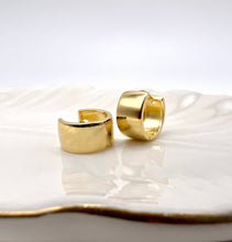 Load image into Gallery viewer, Plain wide basic gold plated hoop earrings
