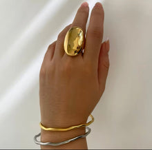 Load image into Gallery viewer, Chunky oval statement ring
