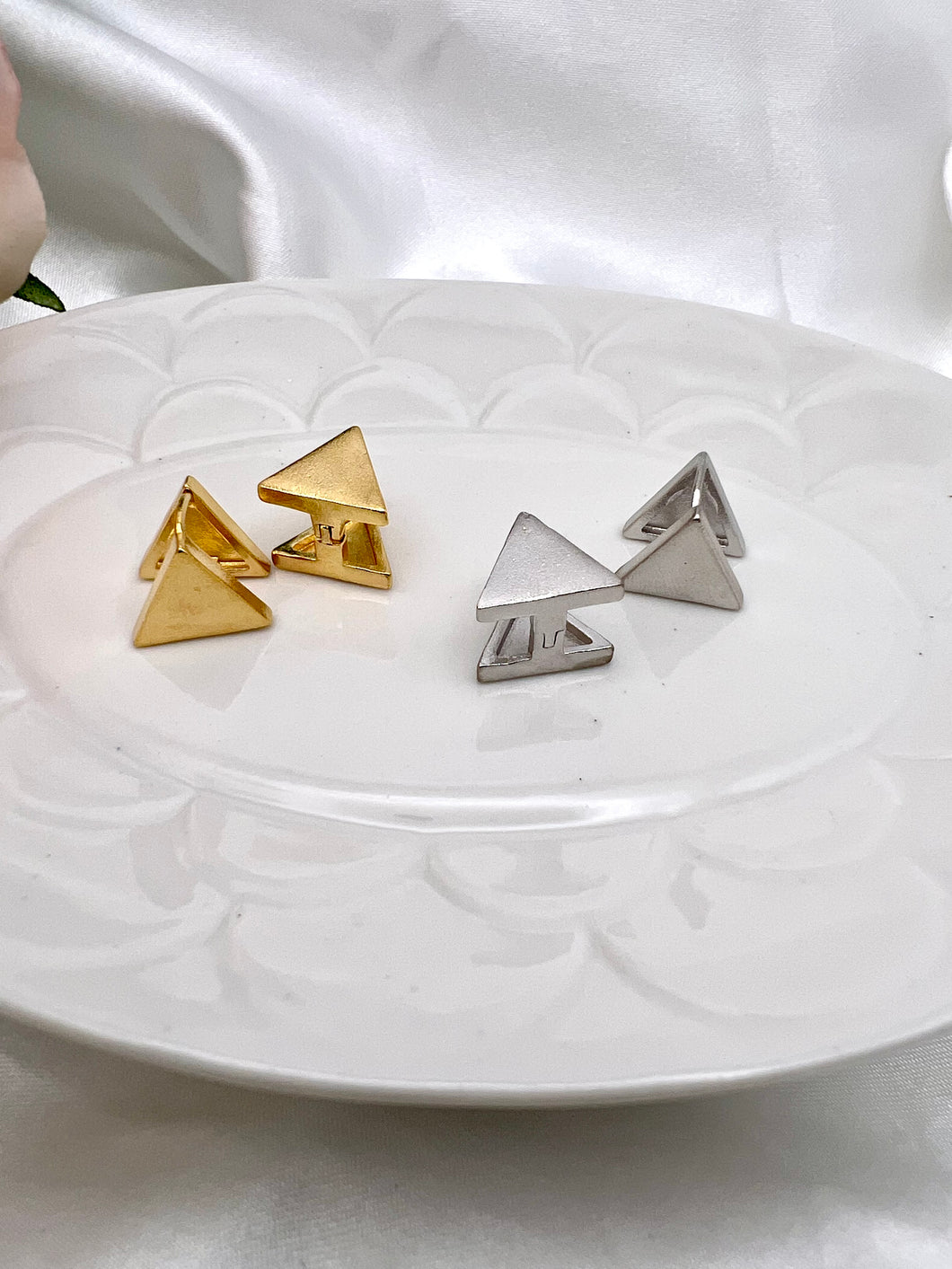 Triangle click brushed earrings