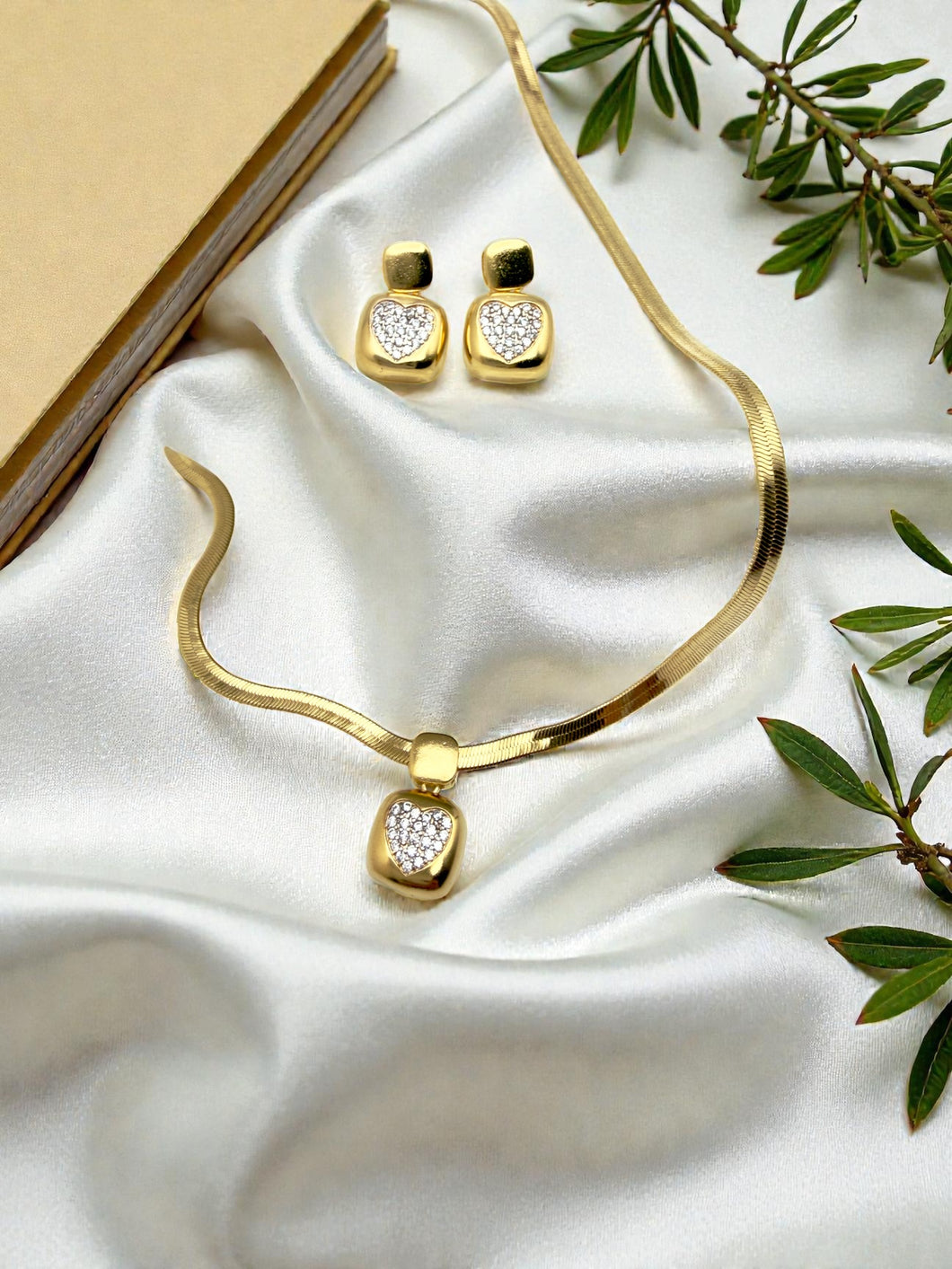 Square heart studded ribbon chain set