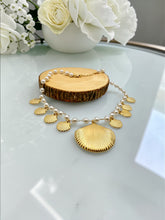 Load image into Gallery viewer, Pearls and shell choker necklace
