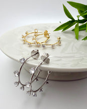 Load image into Gallery viewer, Hoop earring push back spaced cz with claws
