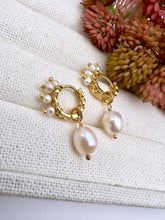 Load image into Gallery viewer, Hoop details and pearl pendant earrings
