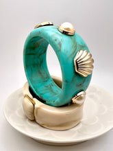 Load image into Gallery viewer, Shell and pearl tie-dye bracelet
