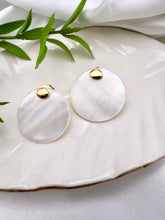 Load image into Gallery viewer, Mother of pearl removable gold pin earrings
