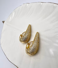 Load image into Gallery viewer, Teardrop cover hole studded earrings
