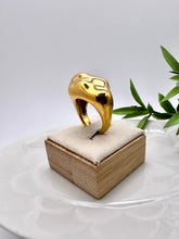 Load image into Gallery viewer, Hammered organic ring gold plated
