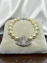 Load image into Gallery viewer, Vivien Big pearl Luxury choker necklace
