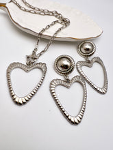 Load image into Gallery viewer, Big heart pendant chain clasp in front necklace
