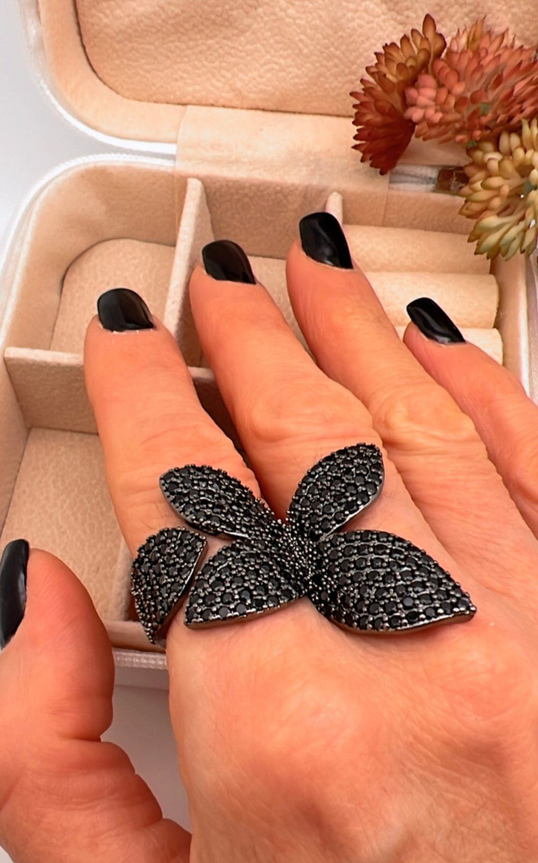 Black rhodium plated orchid ring black cz Seductive