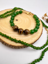 Load image into Gallery viewer, Green quartz and eye of tiger ball bracelet
