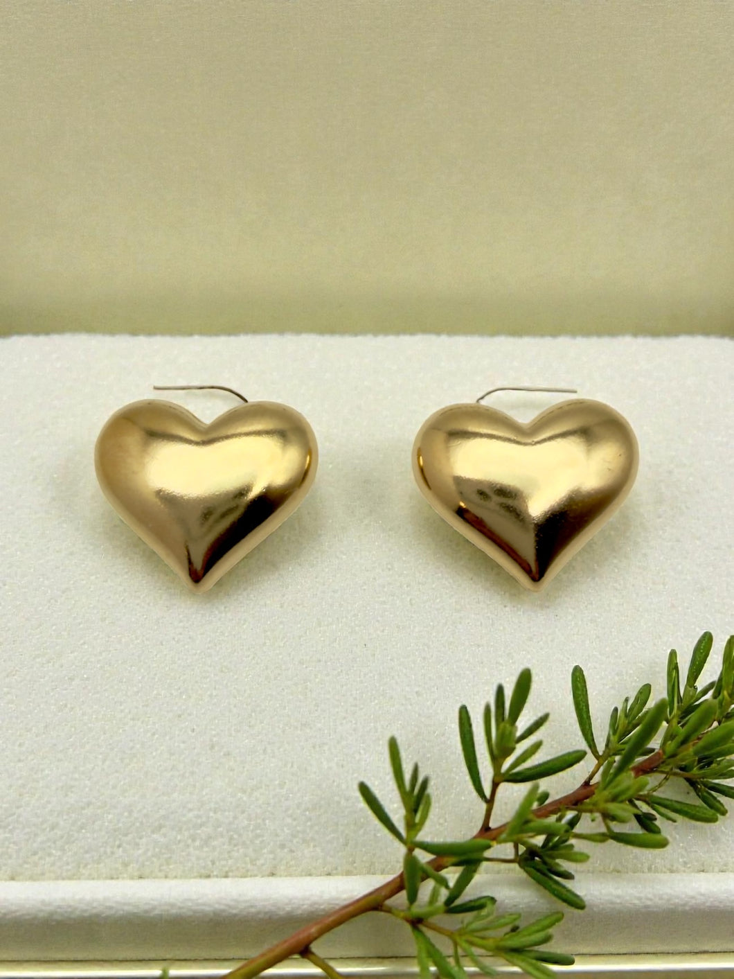 Classic stud heart earrings