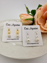 Load image into Gallery viewer, Tiny link small pearl earrings
