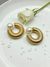 Load image into Gallery viewer, Structured hoop earring pearl base earrings
