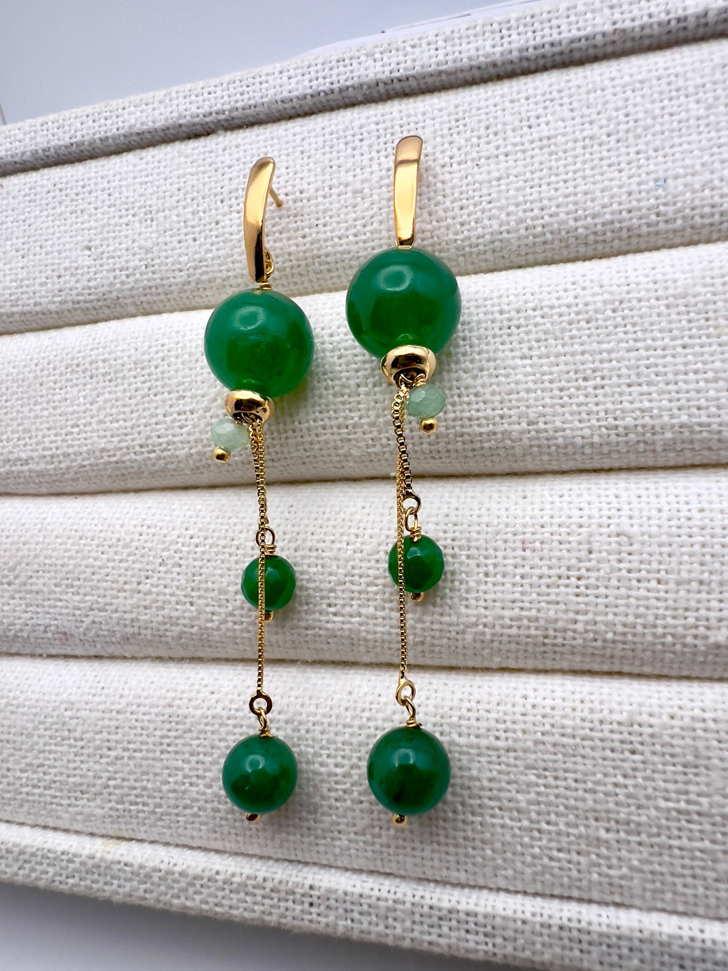 Long earrings emerald jade