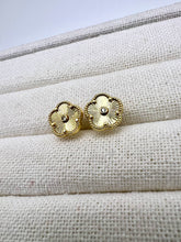 Load image into Gallery viewer, Lucky clover cz in the middle earrings
