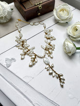 Load image into Gallery viewer, Pearl Clusters Seductive Collection Necklace
