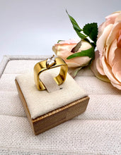 Load image into Gallery viewer, Square shaped ring with big cz diamond on top
