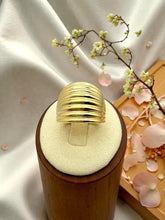 Load image into Gallery viewer, Domed ring striped details
