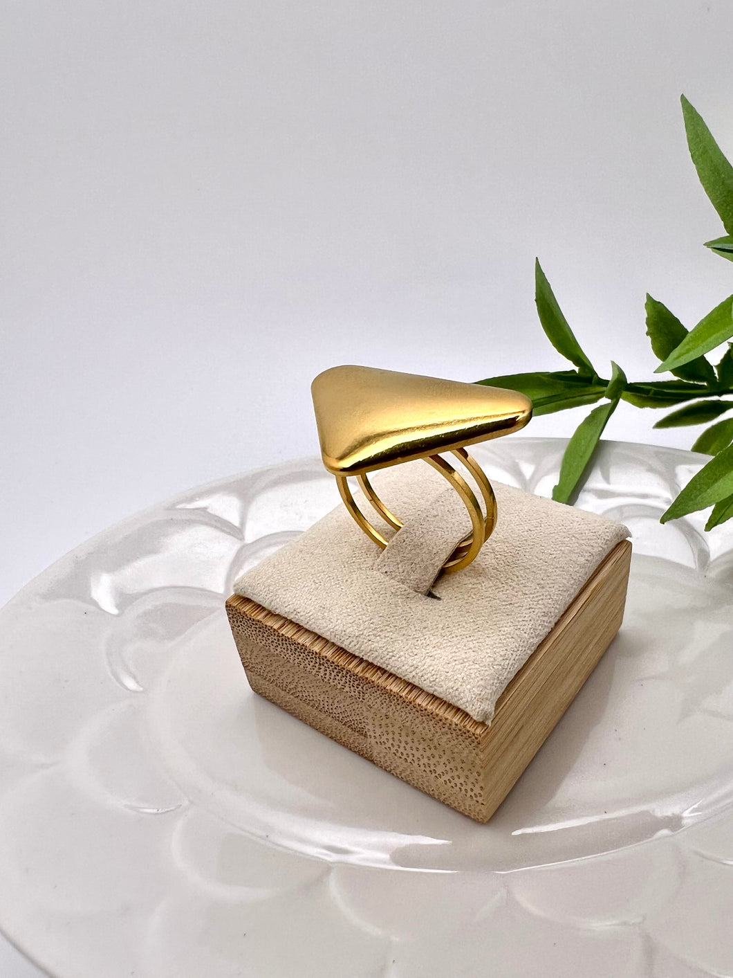 Adjustable triangle on top ring