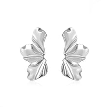 Load image into Gallery viewer, Half flower with 3 petals earrings
