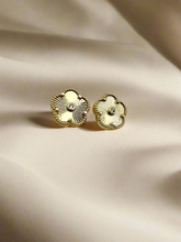 Load image into Gallery viewer, Lucky clover cz in the middle earrings
