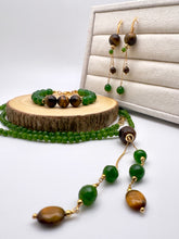 Load image into Gallery viewer, Long earrings eye of tiger and emerald jade
