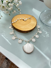Load image into Gallery viewer, Pearls and shell choker necklace
