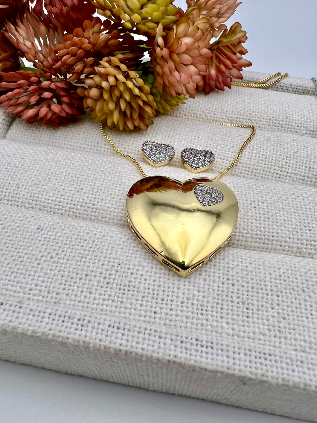 Golden heart pendant with studded heart detail set