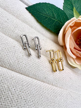 Load image into Gallery viewer, Tiny light tify link earrings
