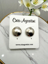 Load image into Gallery viewer, Small matte button-shaped earrings
