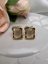 Load image into Gallery viewer, Organic square cz diamond  in the middle earrings
