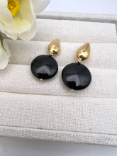 Load image into Gallery viewer, Black agate coin drop base earrings
