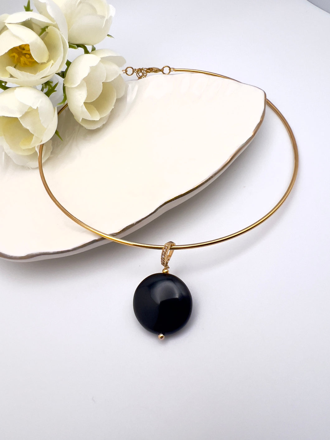 Black agate coin pendant choker necklace