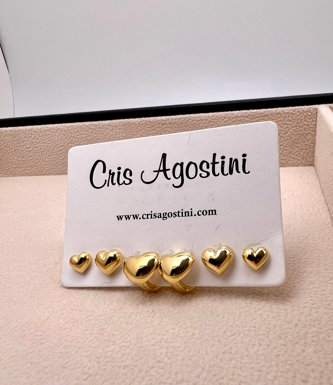 Set of 3 heart shaped chip-on stud earrings