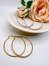 Load image into Gallery viewer, Classic hoop earrings 2.25&#39; click closure
