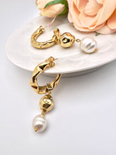 Load image into Gallery viewer, Hammered hoop earrings with ball and pearl pendant
