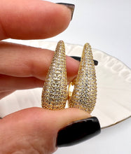 Load image into Gallery viewer, Teardrop cover hole studded earrings
