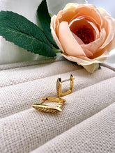 Load image into Gallery viewer, Light  small studded bar in front hoop earrings
