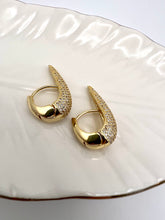 Load image into Gallery viewer, Teardrop cover hole studded earrings
