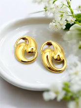 Load image into Gallery viewer, Statement maxi organic earrings
