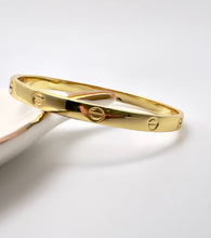 Load image into Gallery viewer, Famous solid Carrier gold plated bracelet
