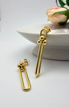 Load image into Gallery viewer, Plain selfsame long earrings
