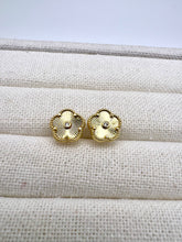 Load image into Gallery viewer, Lucky clover cz in the middle earrings
