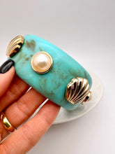 Load image into Gallery viewer, Shell and pearl tie-dye bracelet
