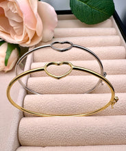 Load image into Gallery viewer, Light delicate open heart detail bracelet
