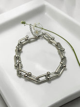 Load image into Gallery viewer, Tify small link bracelet
