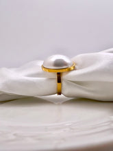 Load image into Gallery viewer, Oval pearl ring gold plated
