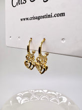 Load image into Gallery viewer, Crystal clear pendants small hoop earrings
